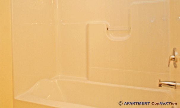 Bathroom 2 Full Tub / Shower
