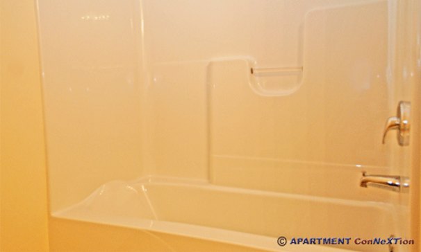 Bathroom 2 Tub / Shower