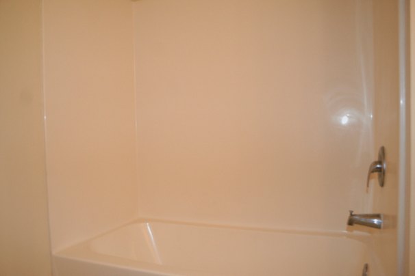 Full Bath Tub/Shower