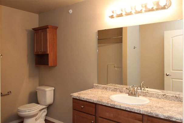 Bathroom 2 (full tub/shower)