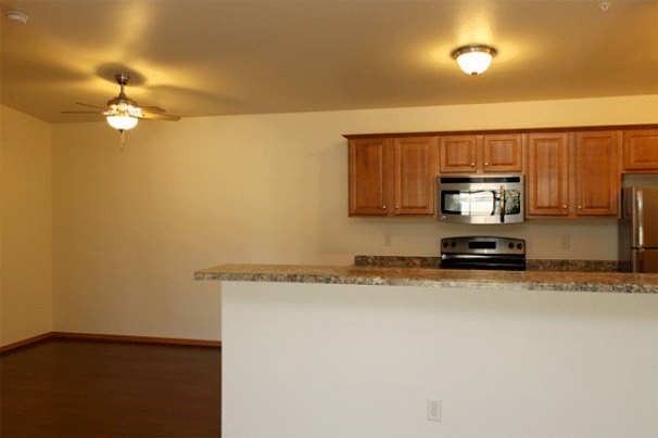 Dining Room & Breakfast Bar