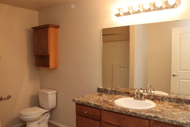 Bathroom 2 with Full Tub/Shower