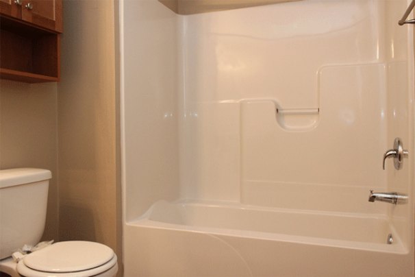 Bathroom 2 Full Tub/Shower
