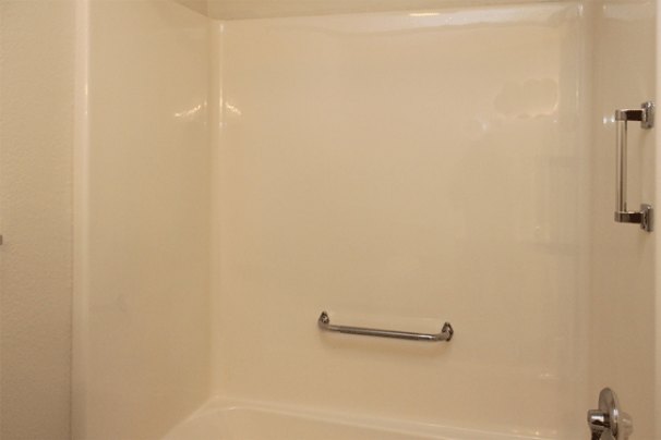 Bathroom Full Tub/Shower