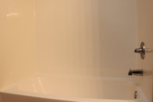 Bathroom Full Tub/Shower