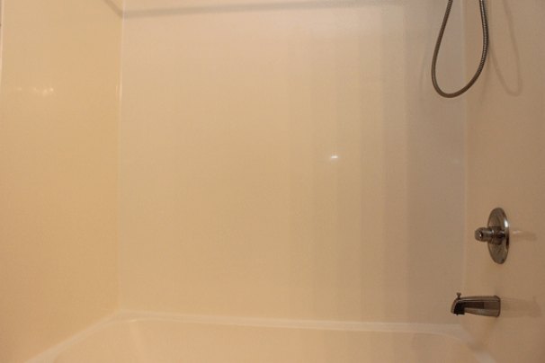 Bathroom Full Tub/Shower