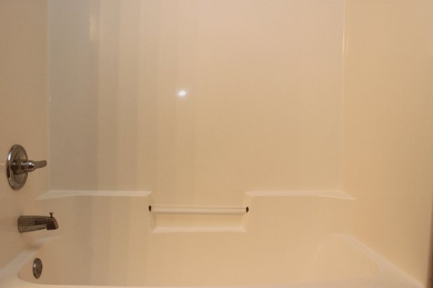 Bathroom 2 Full Tub/Shower