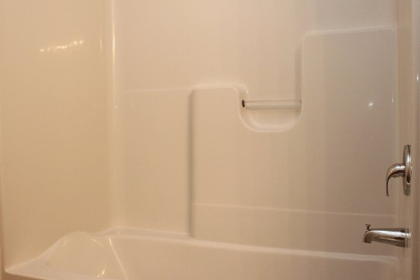 Bathroom 2 Full Tub/Shower