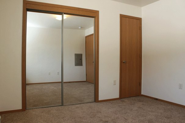 Queen Bedroom 1