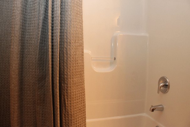 Full 2nd Bathroom Tub/Shower
