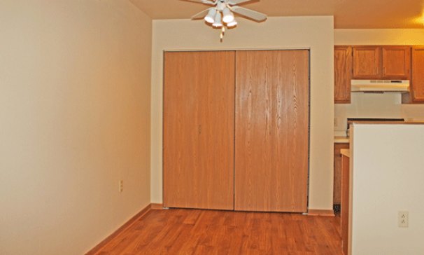 Dining (Wood Laminate)