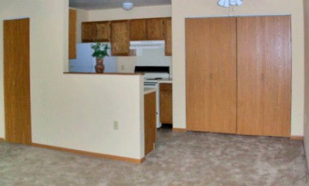 Kitchen / Dining (Carpeted)