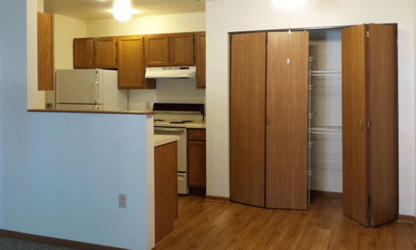 Kitchen / Dining (Wood Laminate)