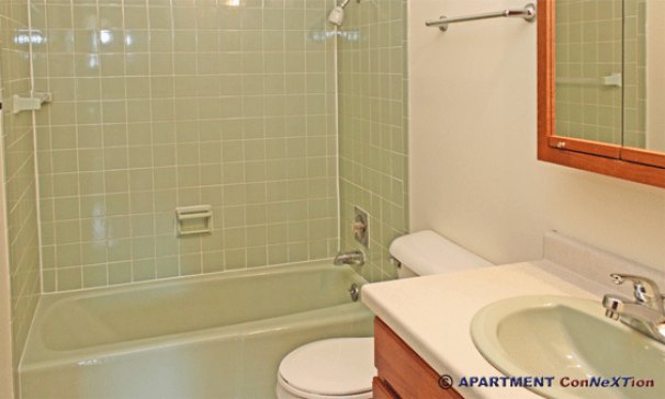 Full bathroom on 2nd Floor