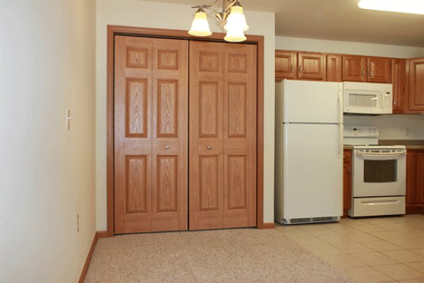 Dining Area & Kitchen