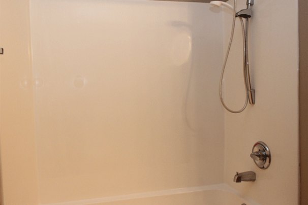 Full Bathroom Tub/Shower