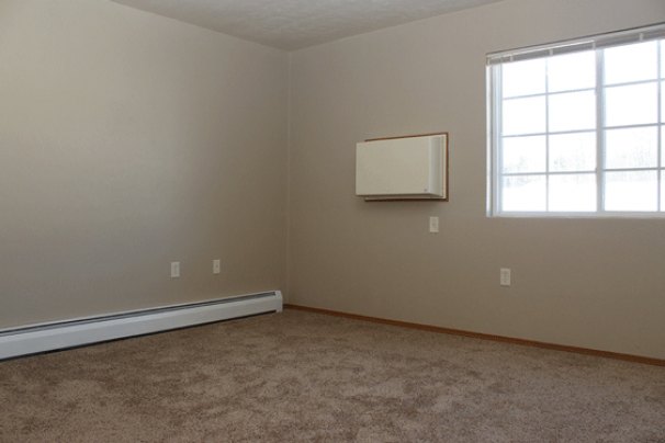Queen Main Bedroom