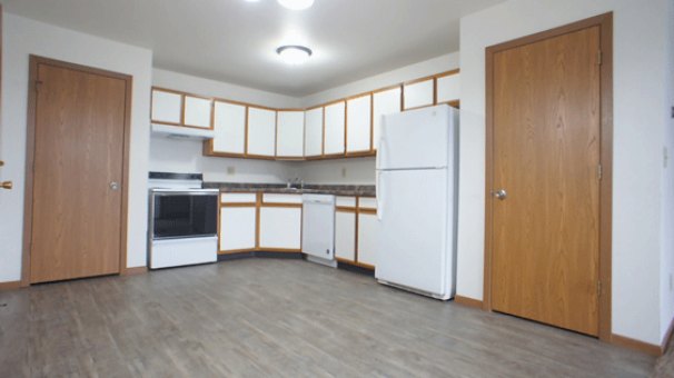 Kitchen & Dining Area