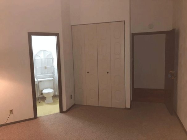 Living / Sleeping Room