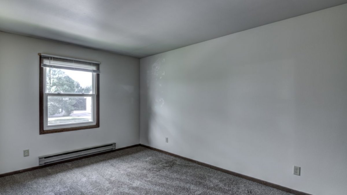 Listing ECM1784 1032 Imperial Circle 516, Eau Claire APARTMENT