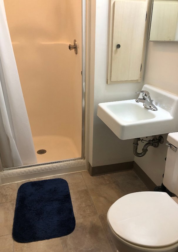 Bathroom w/Shower