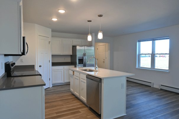 Kitchen & Dining