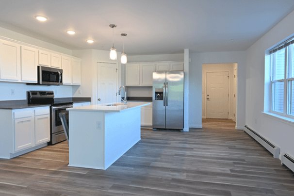 Kitchen & Dining